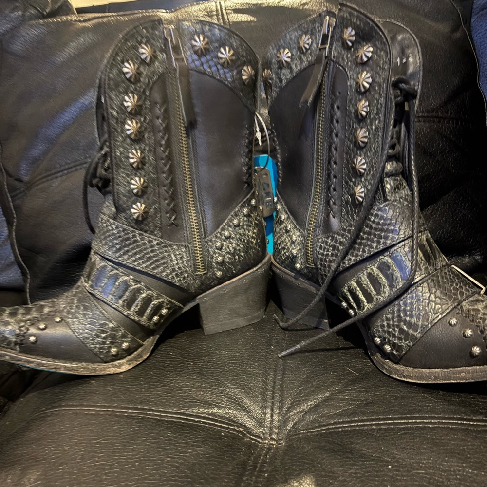 Lane Showdown Boots - Picture 5 of 5